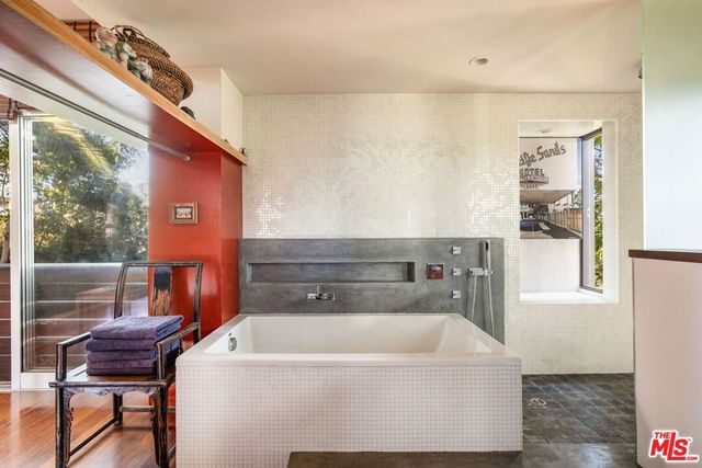 927 Amoroso, Venice, CA 90291