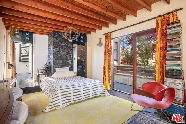 927 Amoroso, Venice, CA 90291