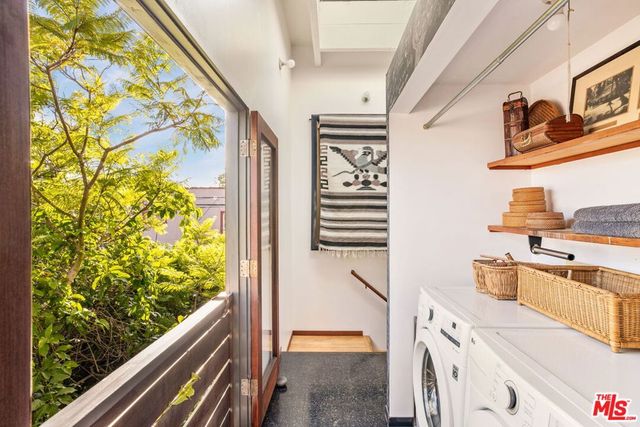 927 Amoroso, Venice, CA 90291