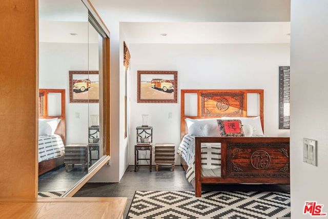 927 Amoroso, Venice, CA 90291