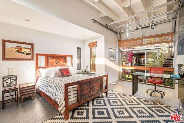 927 Amoroso, Venice, CA 90291