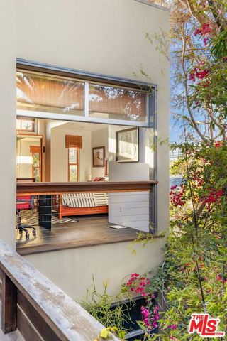 927 Amoroso, Venice, CA 90291