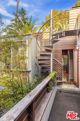 927 Amoroso, Venice, CA 90291