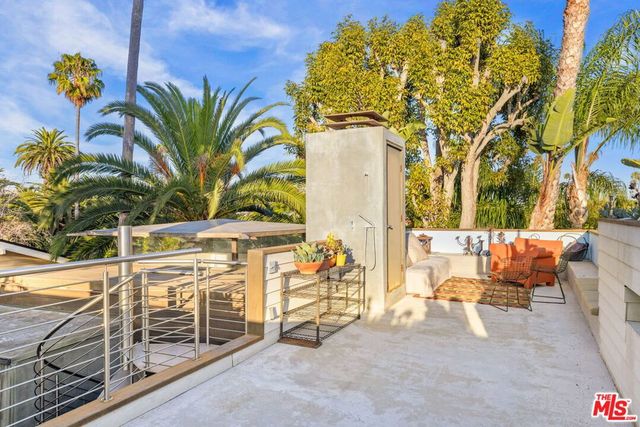 927 Amoroso, Venice, CA 90291