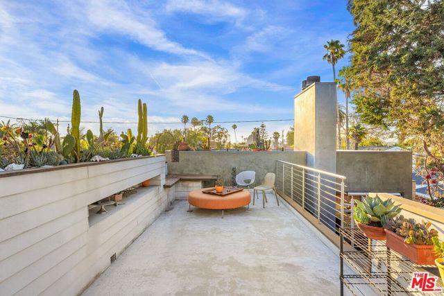 927 Amoroso, Venice, CA 90291