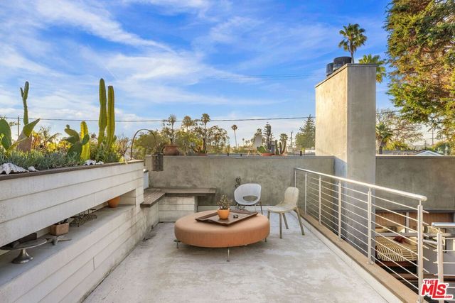 927 Amoroso, Venice, CA 90291
