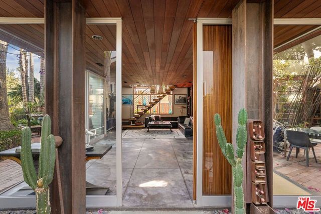 927 Amoroso, Venice, CA 90291
