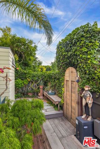 927 Amoroso, Venice, CA 90291