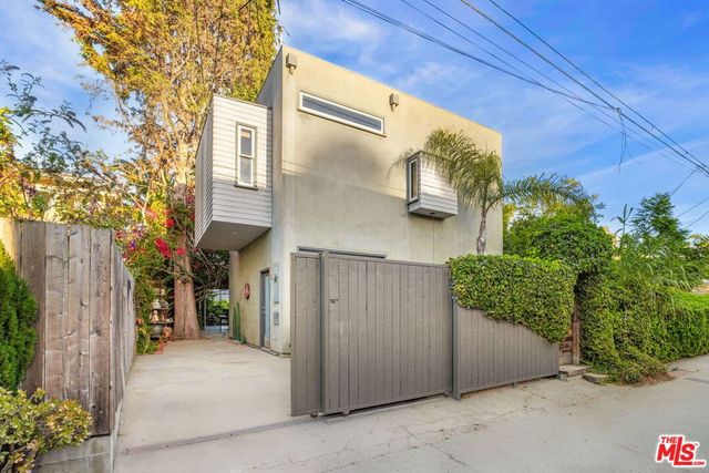 927 Amoroso, Venice, CA 90291