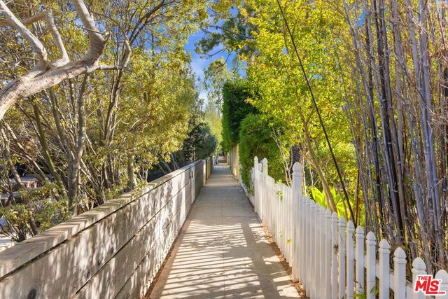 927 Amoroso, Venice, CA 90291