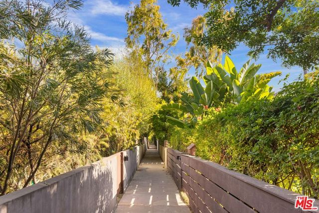 927 Amoroso, Venice, CA 90291