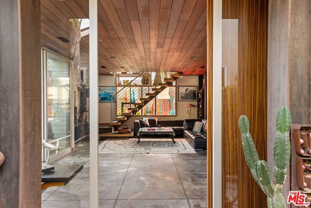 927 Amoroso, Venice, CA 90291