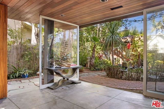 927 Amoroso, Venice, CA 90291