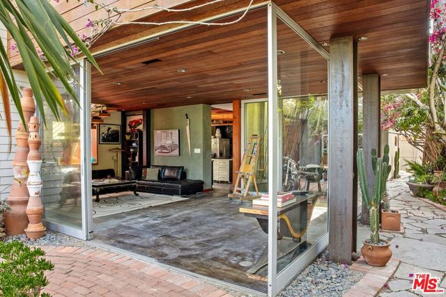 927 Amoroso, Venice, CA 90291