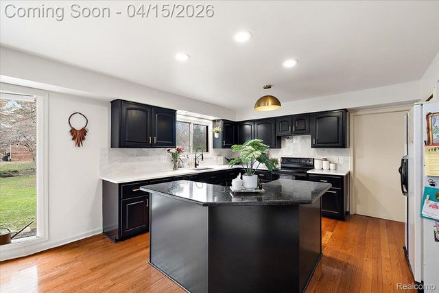 1732 Kilburn Road N, Rochester Hills, MI 48306