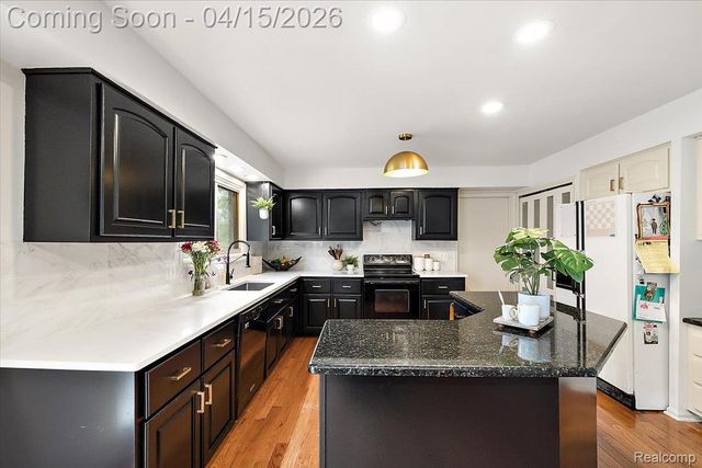 1732 Kilburn Road N, Rochester Hills, MI 48306