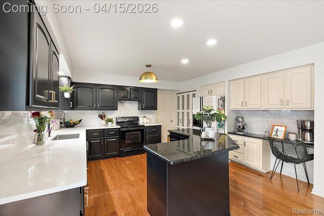 1732 Kilburn Road N, Rochester Hills, MI 48306