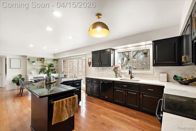 1732 Kilburn Road N, Rochester Hills, MI 48306