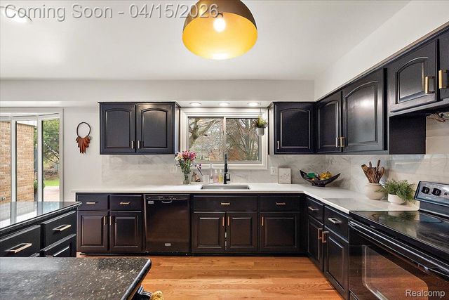 1732 Kilburn Road N, Rochester Hills, MI 48306