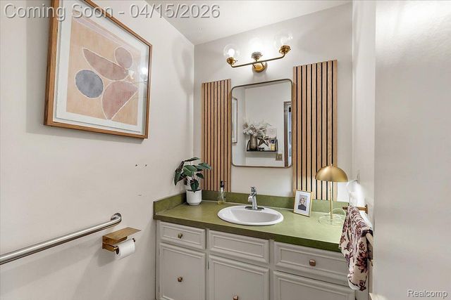 1732 Kilburn Road N, Rochester Hills, MI 48306