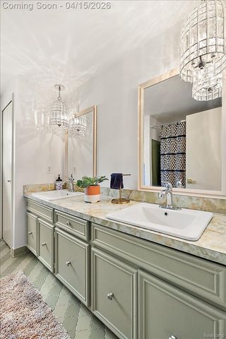 1732 Kilburn Road N, Rochester Hills, MI 48306