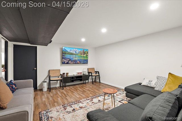 1732 Kilburn Road N, Rochester Hills, MI 48306