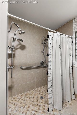 1732 Kilburn Road N, Rochester Hills, MI 48306