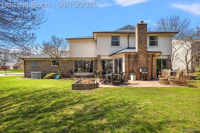 1732 Kilburn Road N, Rochester Hills, MI 48306