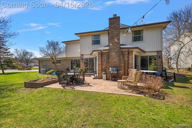 1732 Kilburn Road N, Rochester Hills, MI 48306