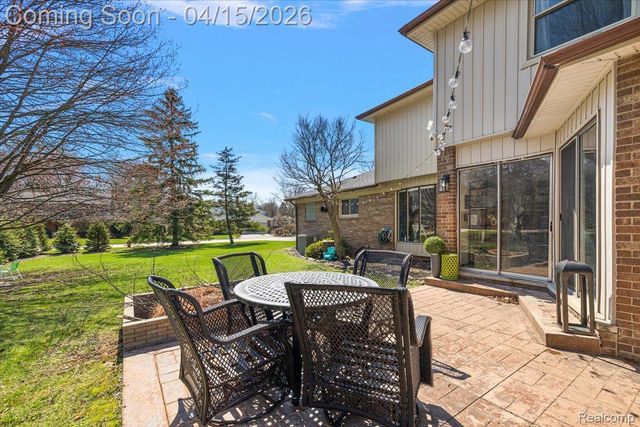 1732 Kilburn Road N, Rochester Hills, MI 48306