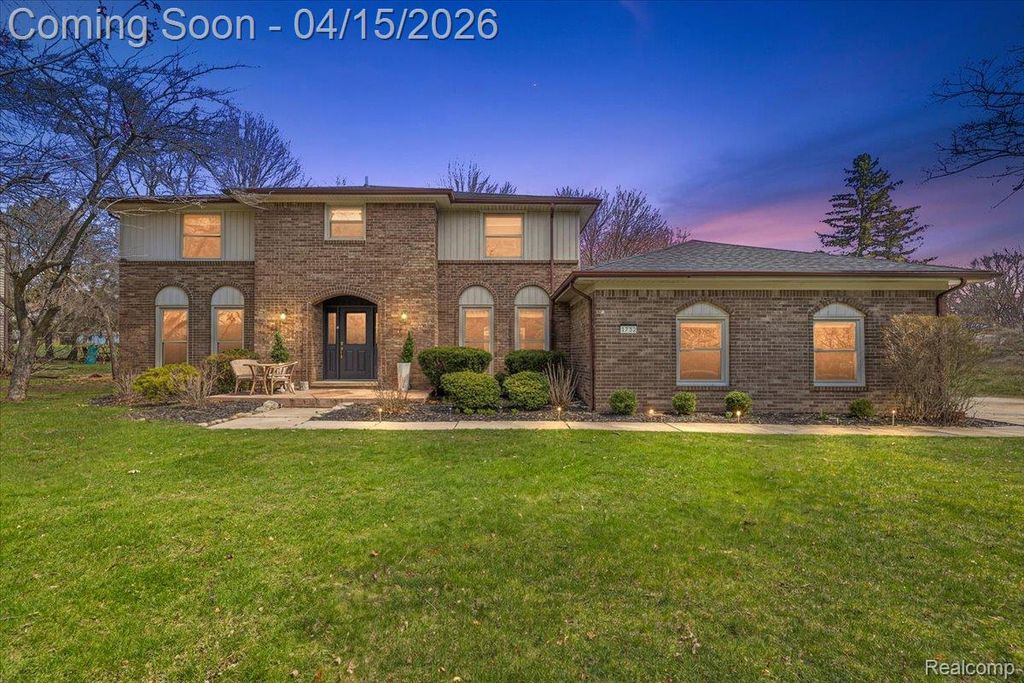 1732 Kilburn Road N, Rochester Hills, MI 48306