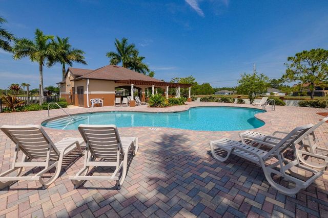 5064 NW Coventry Circle, Port St. Lucie, FL 34986