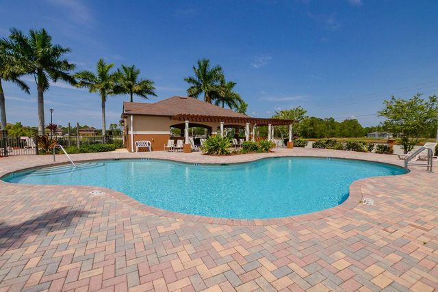 5064 NW Coventry Circle, Port St. Lucie, FL 34986