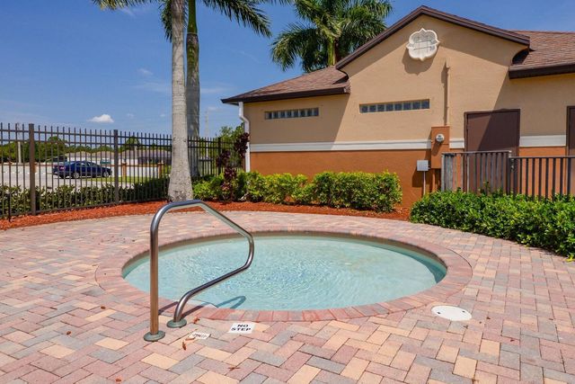 5064 NW Coventry Circle, Port St. Lucie, FL 34986