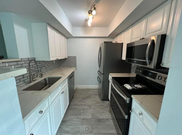 223 DOLPHIN POINT, Clearwater Beach, FL 33767