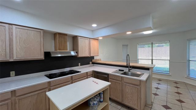 1915 Longmeadow Drive, Arlington, TX 76015