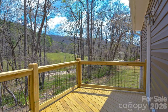 784 Bearwallow Mountain Road, Hendersonville, NC 28792