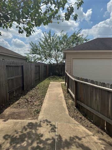 16867 Mammoth Springs Drive, Hockley, TX 77095