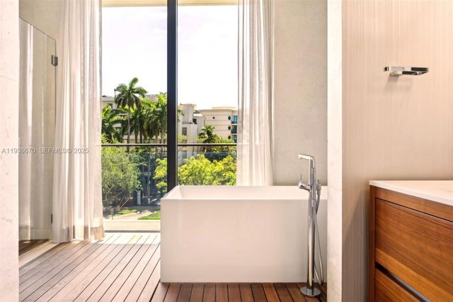 3581 E Glencoe St 309, Miami, FL 33133