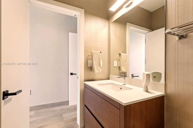 3581 E Glencoe St 309, Miami, FL 33133