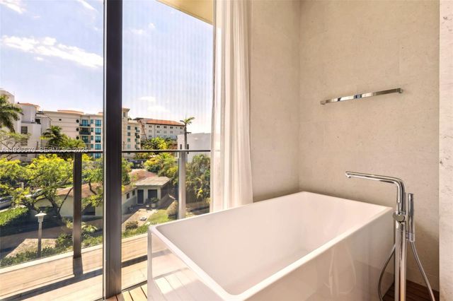 3581 E Glencoe St 309, Miami, FL 33133