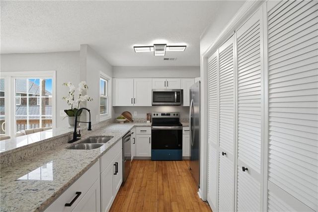 1634 E Ocean View Ave Apt 2E, Norfolk, VA 23503