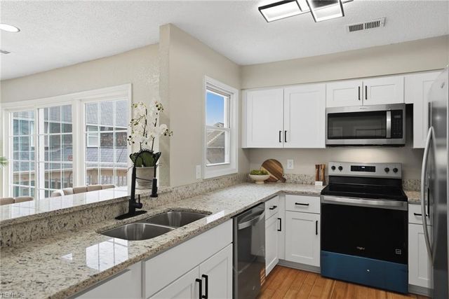 1634 E Ocean View Ave Apt 2E, Norfolk, VA 23503