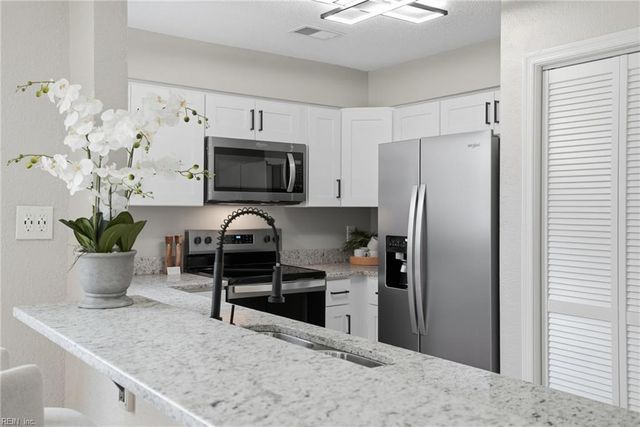 1634 E Ocean View Ave Apt 2E, Norfolk, VA 23503