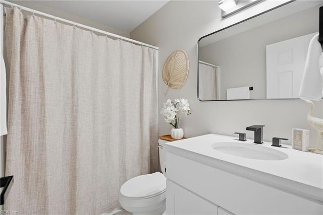 1634 E Ocean View Ave Apt 2E, Norfolk, VA 23503