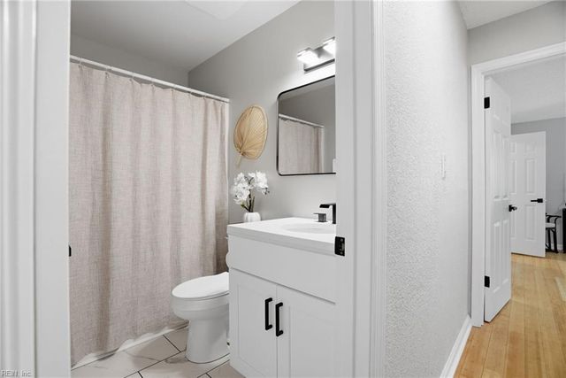 1634 E Ocean View Ave Apt 2E, Norfolk, VA 23503