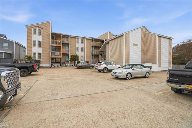 1634 E Ocean View Ave Apt 2E, Norfolk, VA 23503