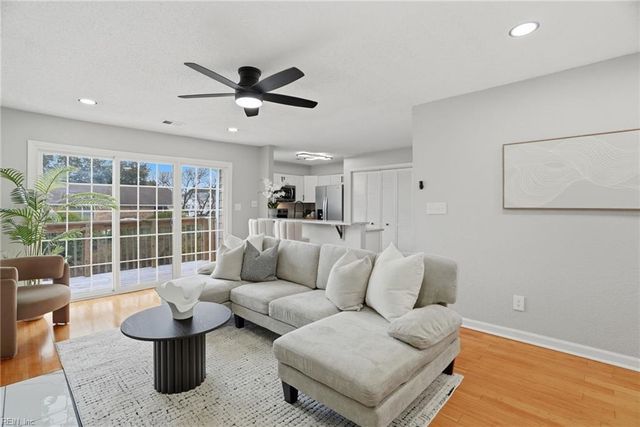 1634 E Ocean View Ave Apt 2E, Norfolk, VA 23503