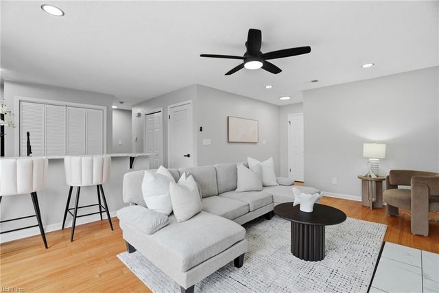 1634 E Ocean View Ave Apt 2E, Norfolk, VA 23503