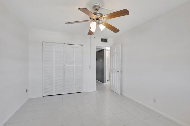 110 E Sheffield E, West Palm Beach, FL 33417
